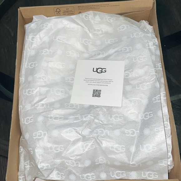 UGG Bailey Button II ‼️NEW‼️👢👡🥿 - Picture 7 of 9